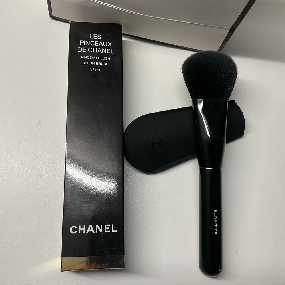 COPY - Chanel Black Makeup Brush